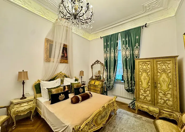 Conacul Coroanei Luxury Boutique