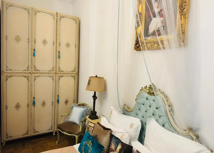 Conacul Coroanei Luxury Boutique
